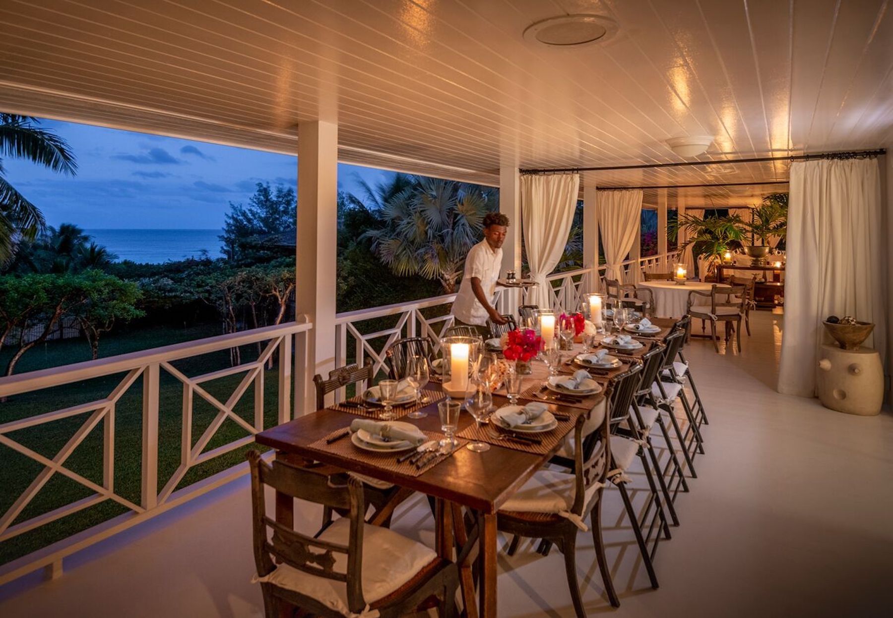 Three Bees at Harbour Island villa photo.